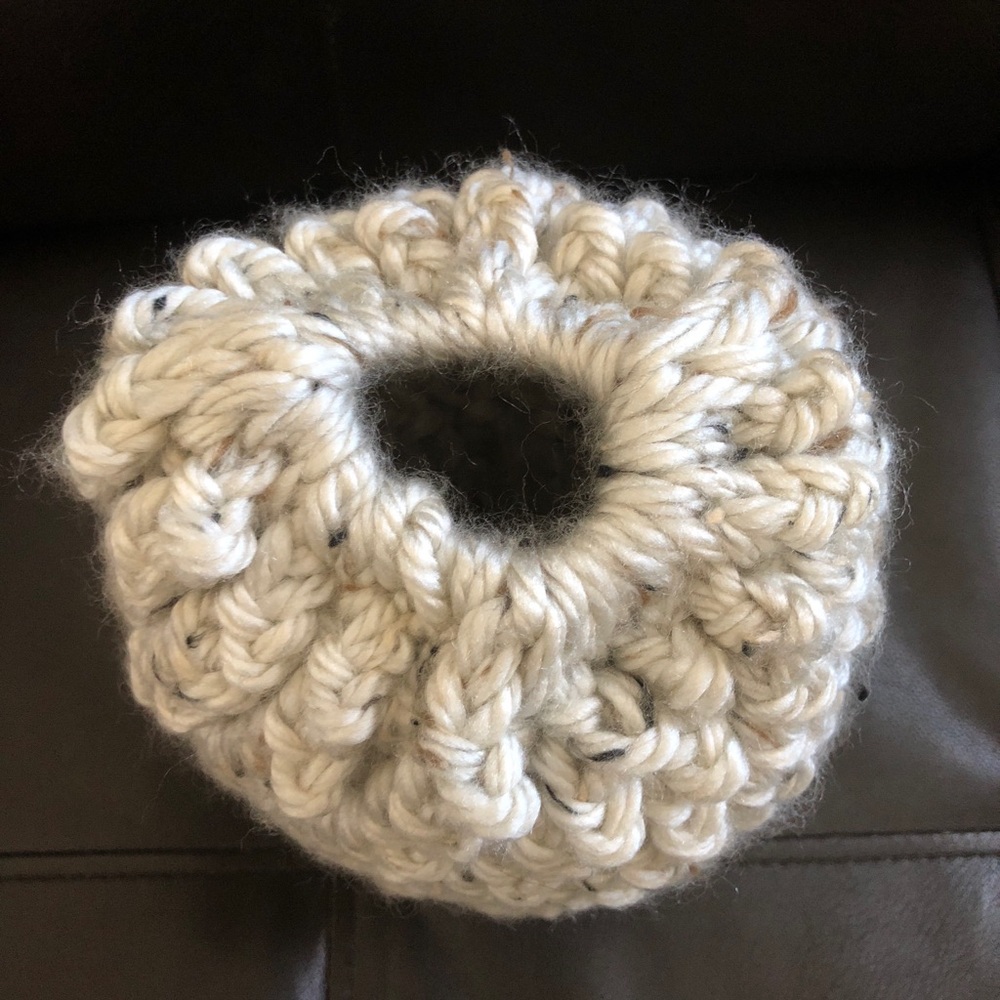 Messy bun hat - Picture 4 of 4